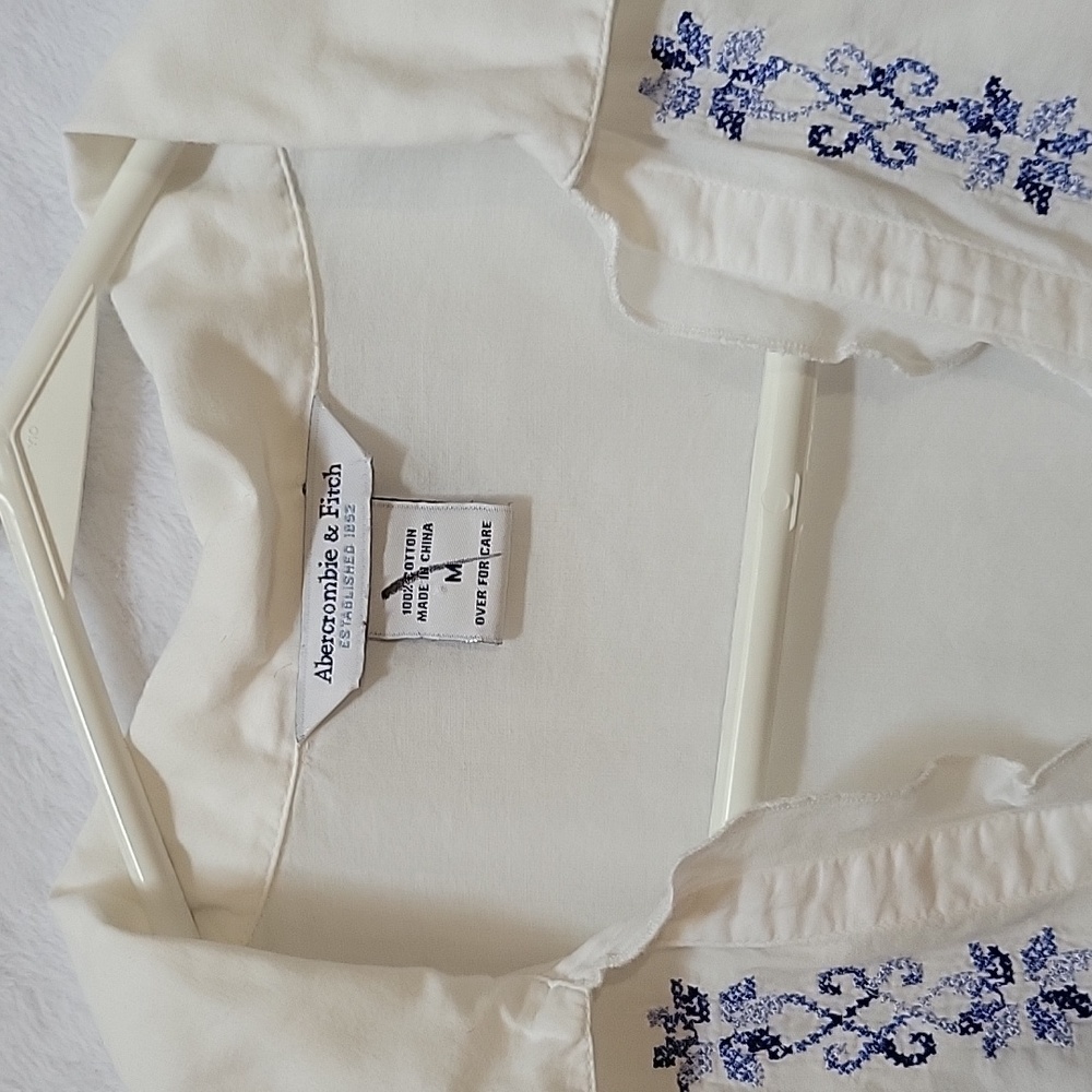 FREE W ANY PURCHASE! Abercombie and Fitch embroidered top - Picture 3 of 7